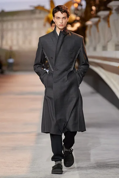 Look 3